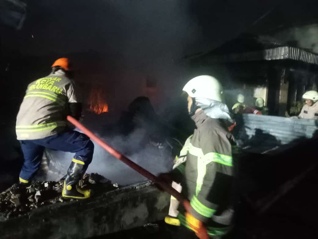 Diamuk Si Jago Merah, 4 Rumah dan Bengkel di Pekanbaru Hangus Terbakar