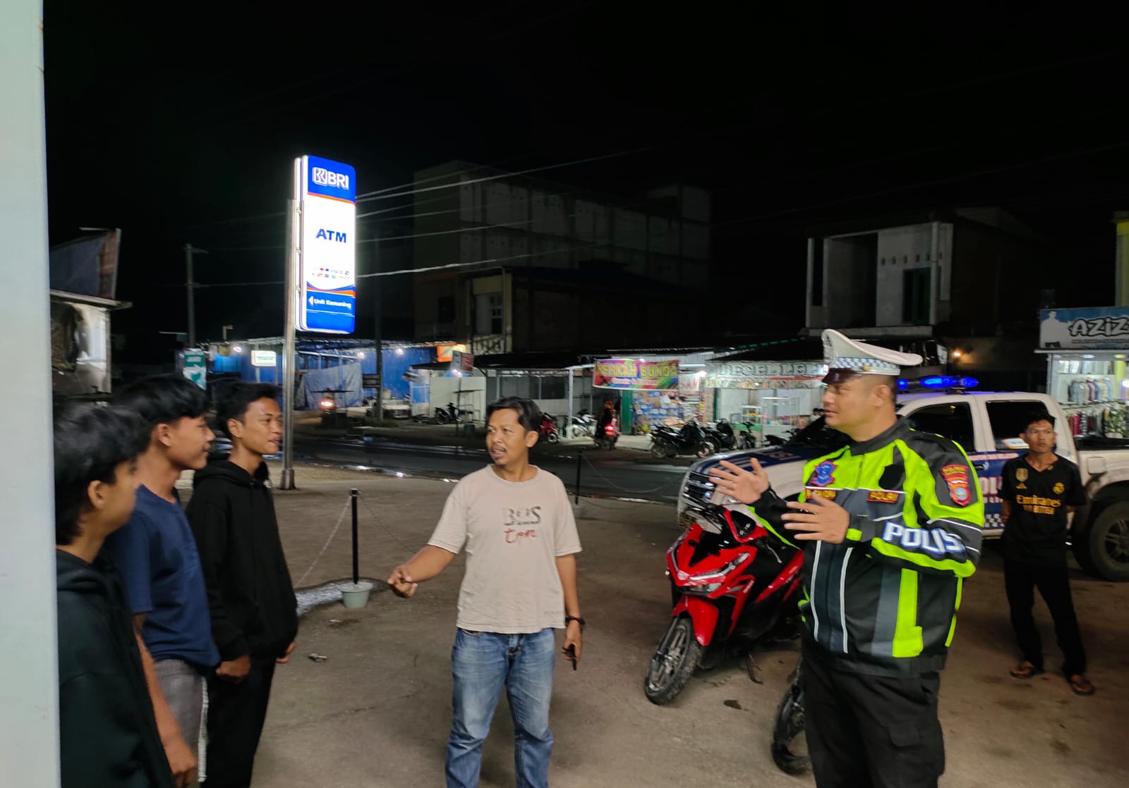 Polsek Kemuning Ajak Pengguna Jalan Sukseskan Pilkada 2024