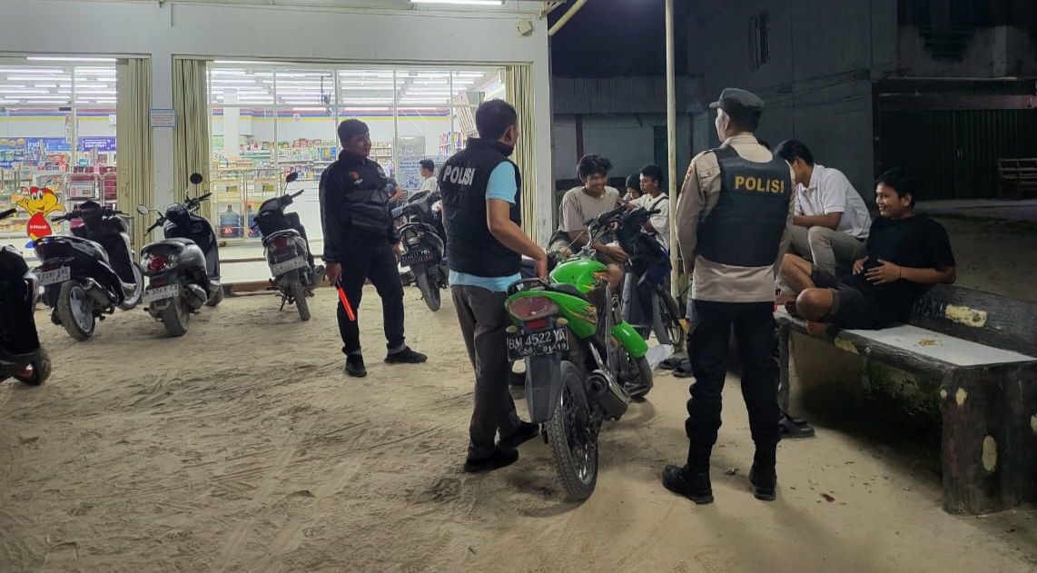 Kawal Pilkada Damai, Polsek Langgam KRYD Patroli Malam