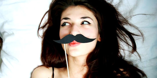 Mengapa Tumbuh Kumis dan Jenggot pada Wanita? Ini Jawabannya..