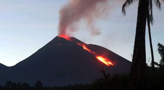 Ngeri! Video Detik-detik Gunung Agung Meletus Beredar di Media Sosial