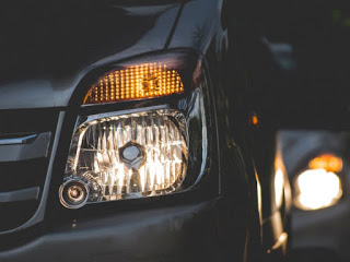 Ini Alasan Lampu Kendaraan Berwarna Kuning Bukan Putih