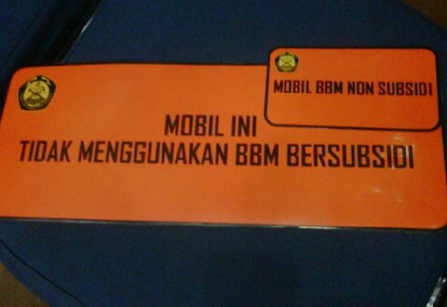 Pemprov Riau Tunda Pemasangan Stiker BBM di Mobil Dinas