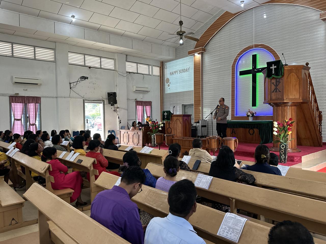 Polsek Minas Gelar Minggu Kasih dan Sosialisasi Pilkada Damai di Gereja HKBP Judika