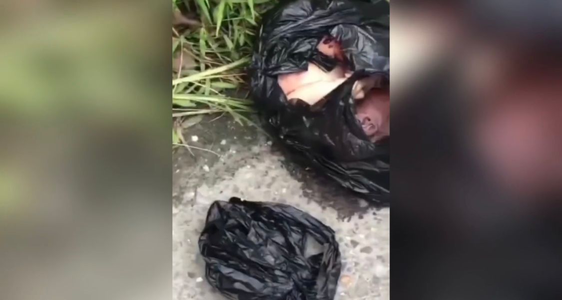 Warga Kampar Geger, Jasad Bayi dalam Kantong Plastik Ditemukan di Pinggir Jalan