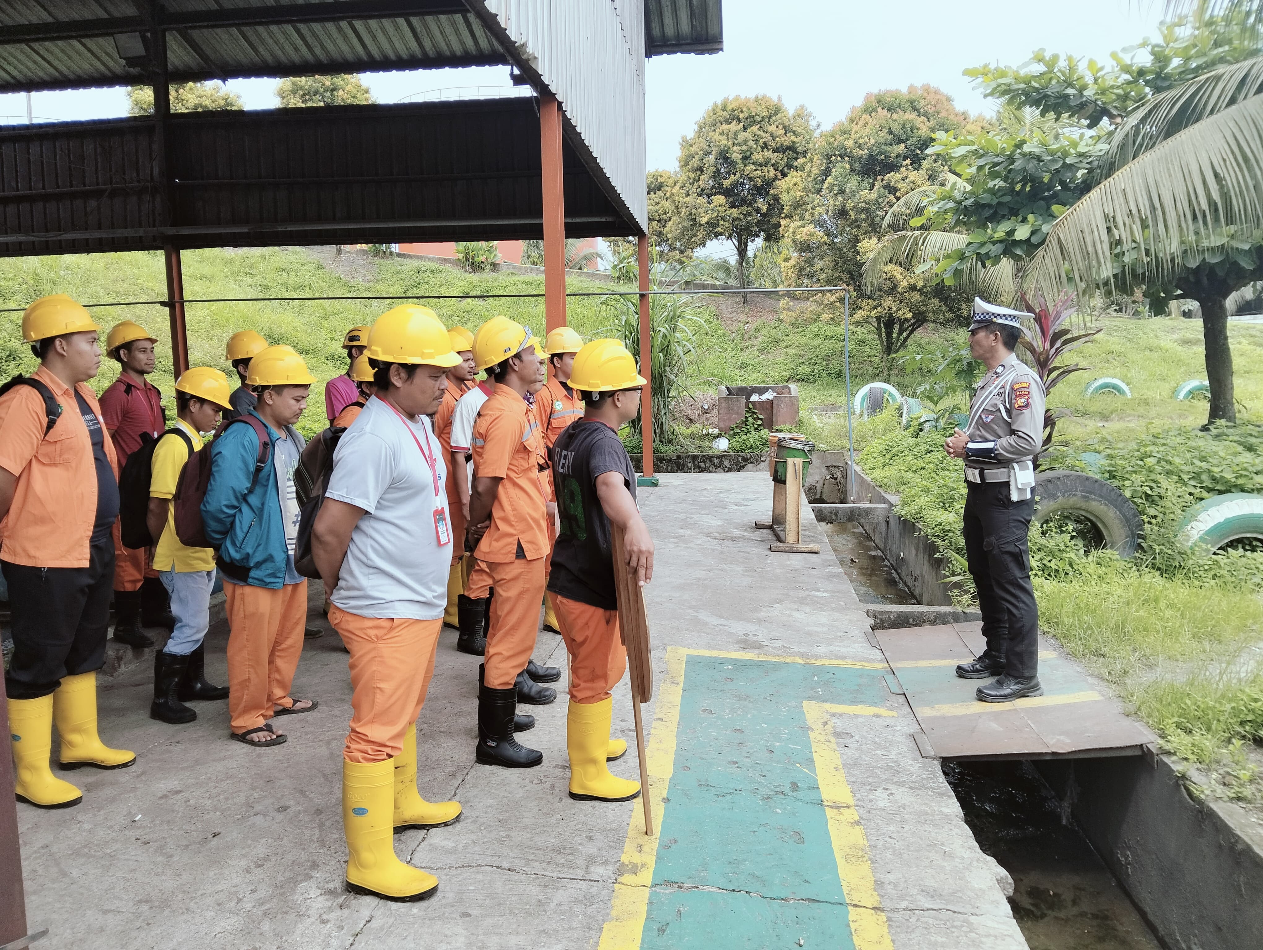 Polantas Polres Pelalawan Ajak Karyawan Perusahaan Ciptakan Pilkada Damai