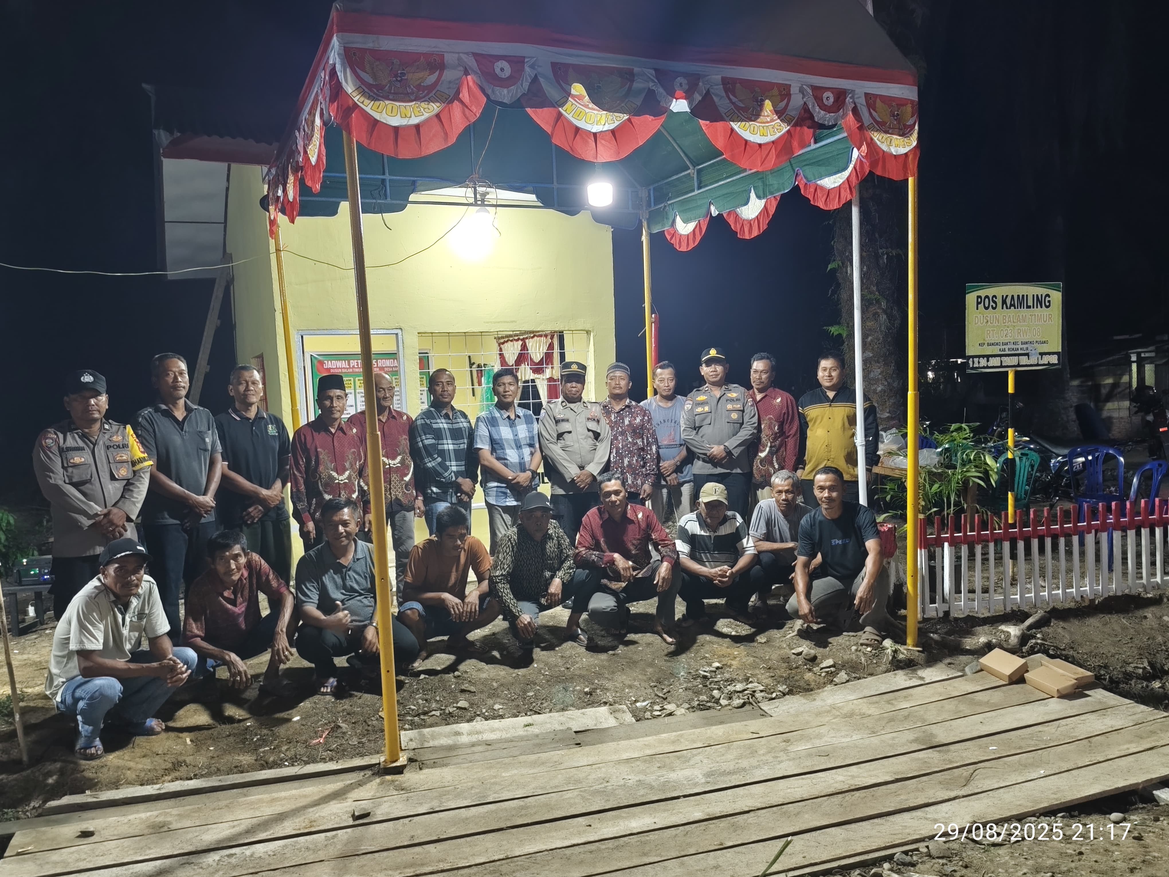 Polsek Bangko Pusako Aktifkan Siskamling, Warga Diajak Jaga Keamanan Lingkungan