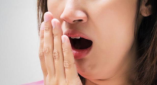 Penyebab bau mulut saat puasa dan cara menanganinya