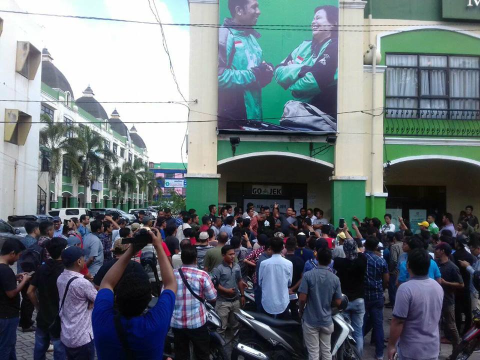 Ratusan Driver GoCar Pekanbaru Demo Kantor Sekretariat
