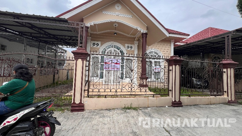 Perkara Korupsi SPPD Fiktif, Rumah Diduga Milik Muflihun Disegel Ditreskrimsus Polda Riau