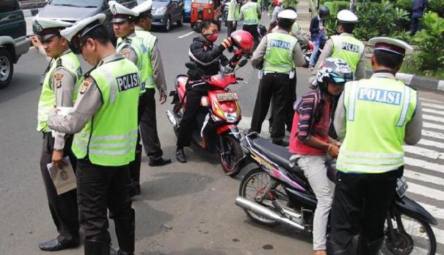 Tidak Pakai Helm SNI Ditilang Polantas