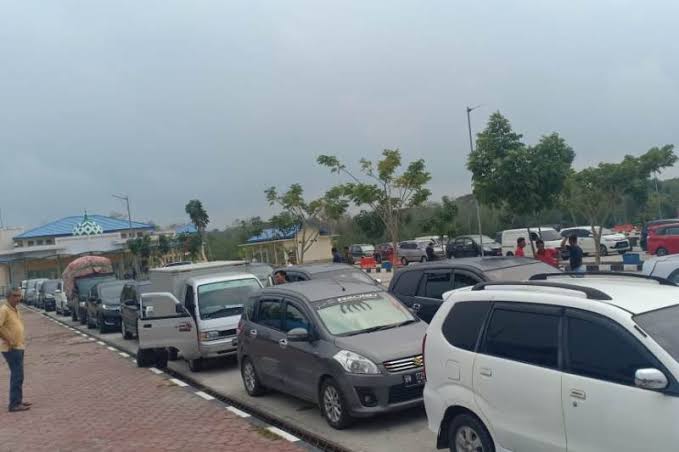 Api Dalam Sekam, Musim Liburan dan Durian