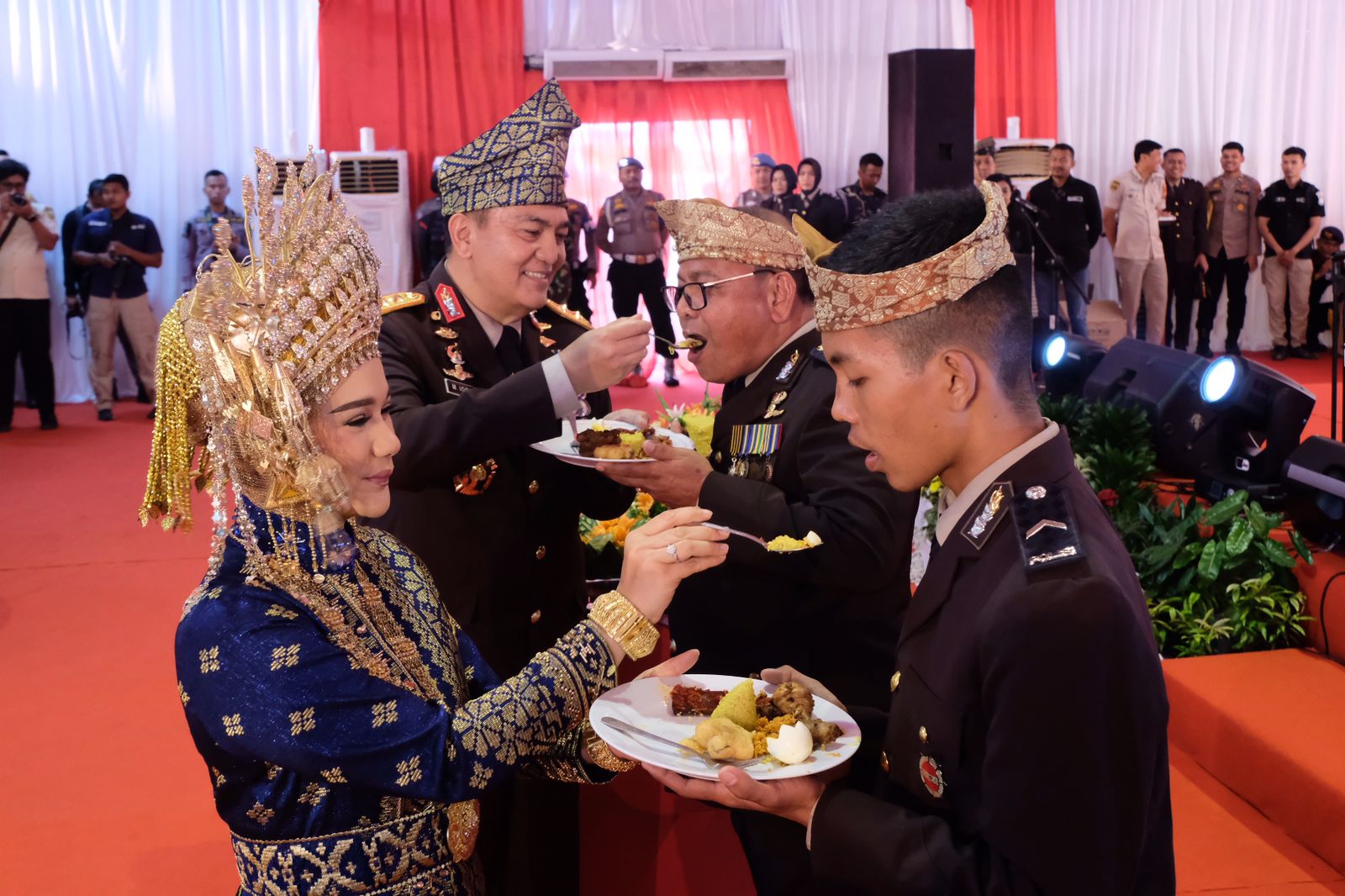 Peringati HUT Bhayangkara, Polda Riau Gelar Syukuran Hingga Beri Reward Anggota