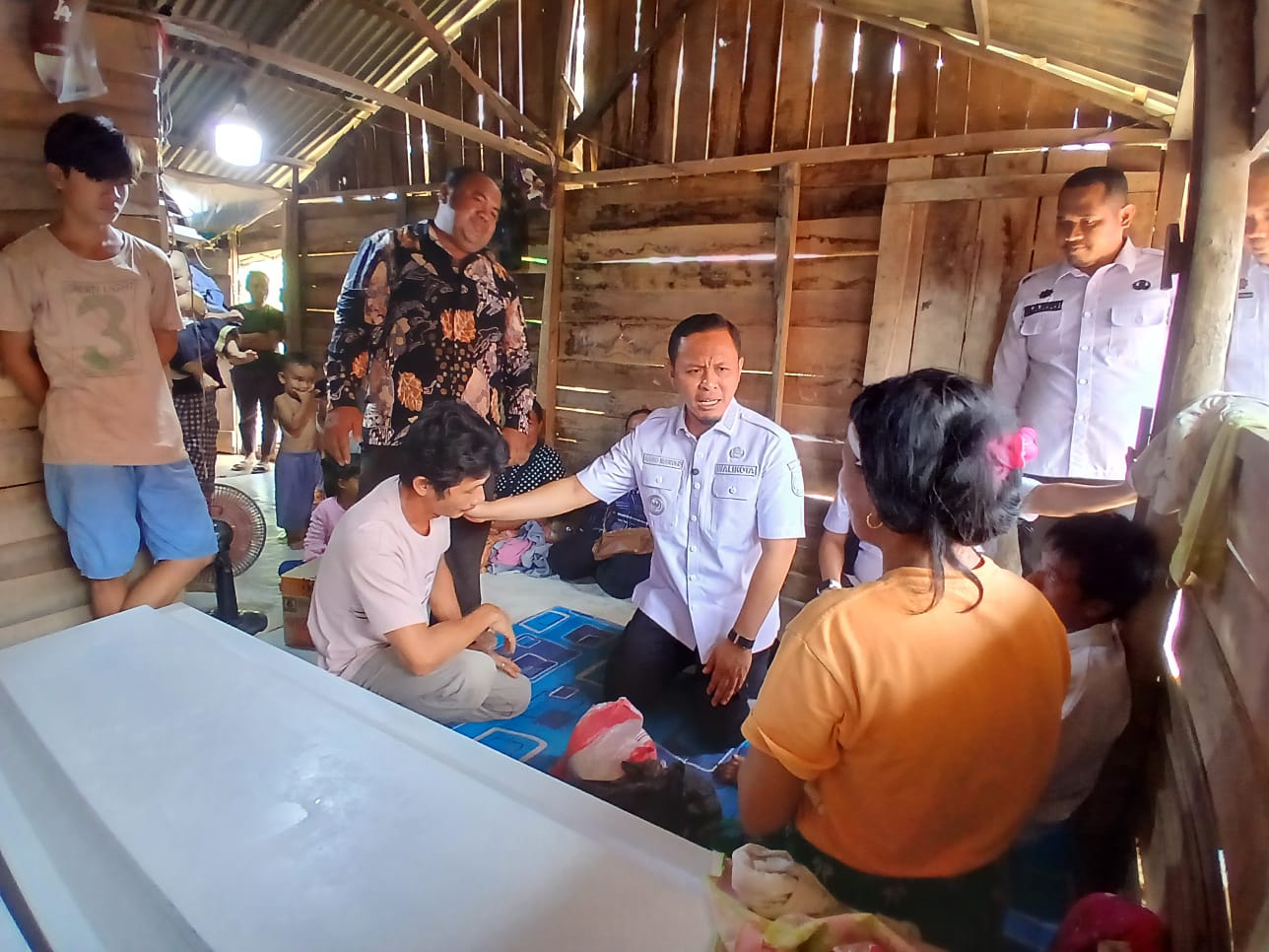 Kunjungi Keluarga Korban Kakak Beradik yang Tewas Tenggelam, Wako Pekanbaru Sampaikan Belasungkawa