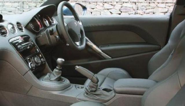 Kenali Masalah Rem Tangan Mobil dari Bunyi 'Klik'