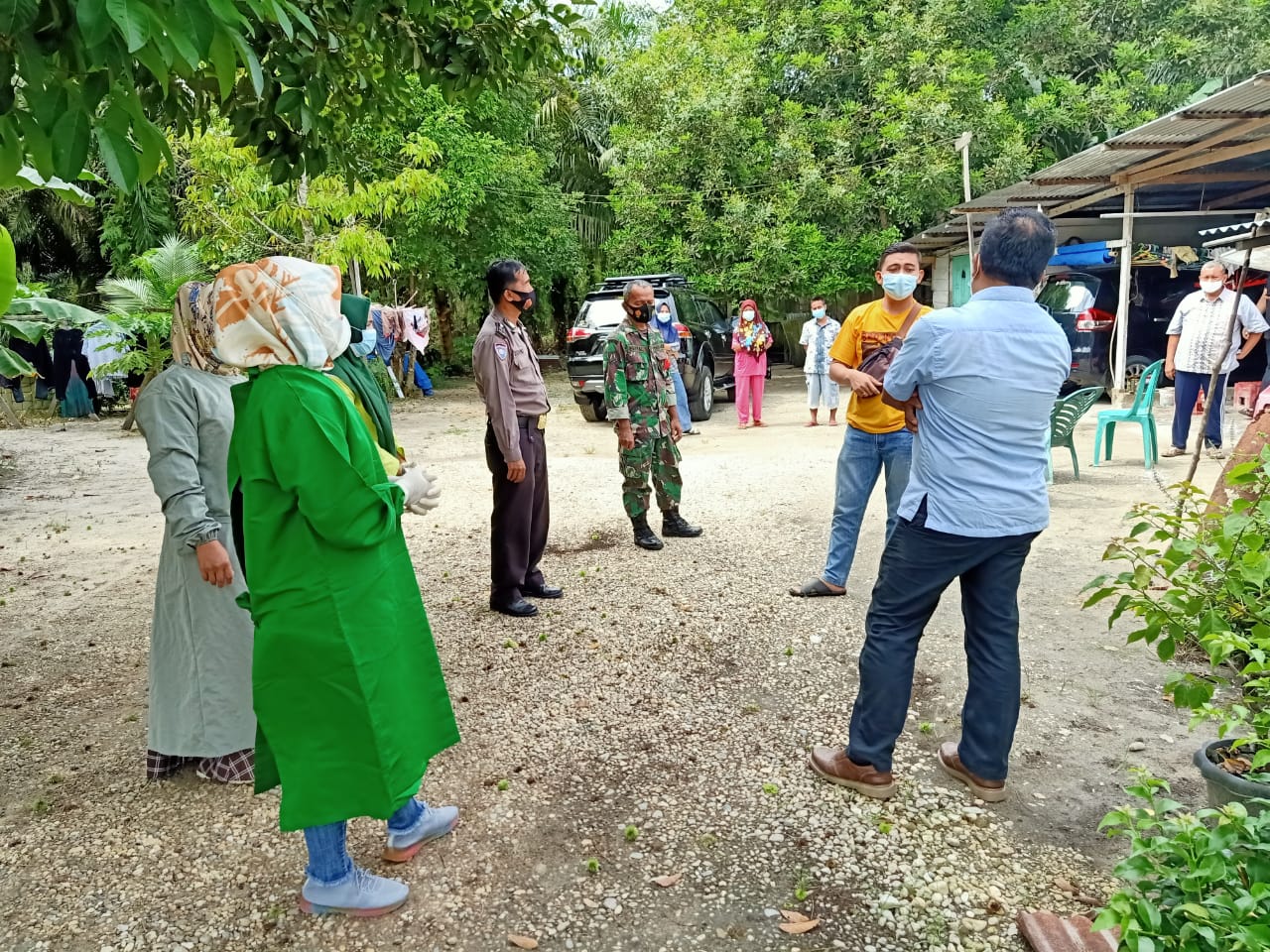 Polsek Pangkalan Kuras Lakukan Giat Tracking Kontak Terhadap Warga Positif Covid-19