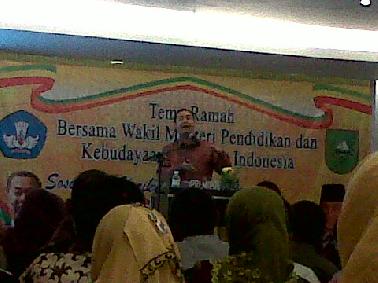 Mendikbud Siapkan Kurikulum 2013 Untuk Eks RSBI