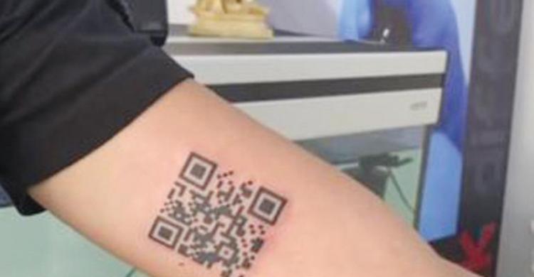 Biar Lebih Praktis, Pria Ini Bikin Tato QR Code Vaksin