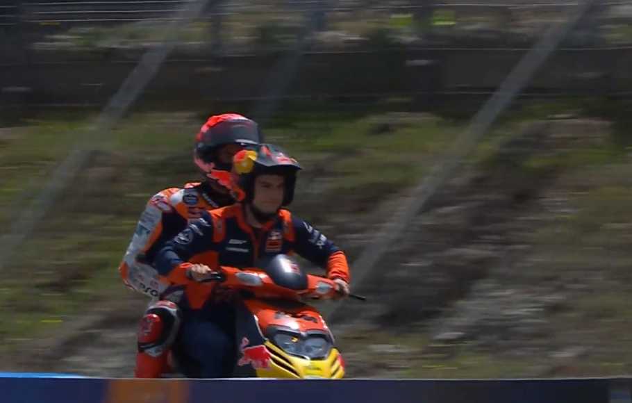 Marquez Jatuh Dua Kali dalam Satu Putaran, Pedrosa Turun Tangan
