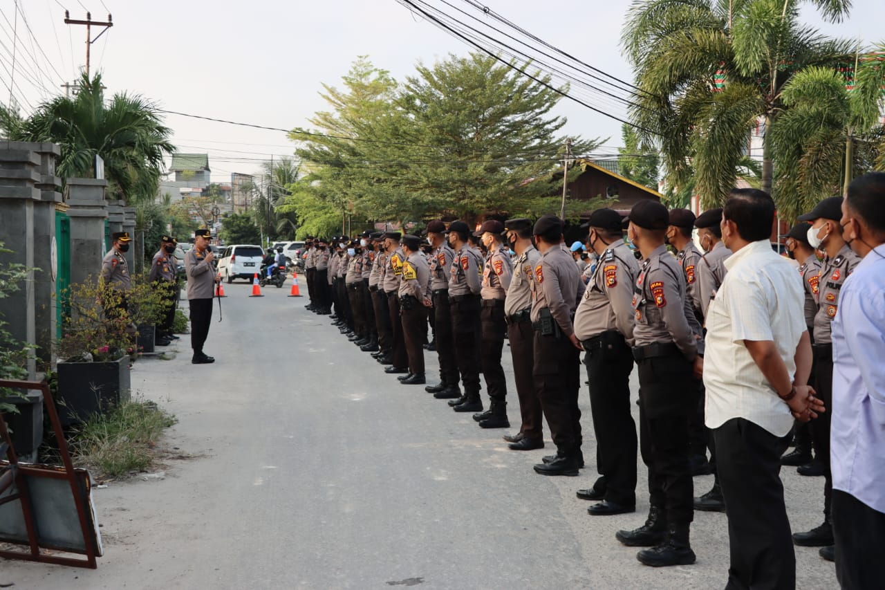 Polresta Pekanbaru Turunkan Ratusan Personil Guna Pengamanan Sidang Syafri Harto