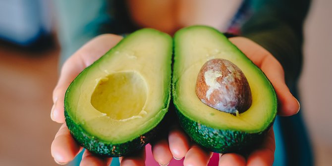 Enam Manfaat yang Diberikan Buah Alpukat bagi Kesehatan Kulit