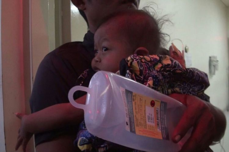 Seorang Balita Terkena Peluru Nyasar Saat Sedang Tidur