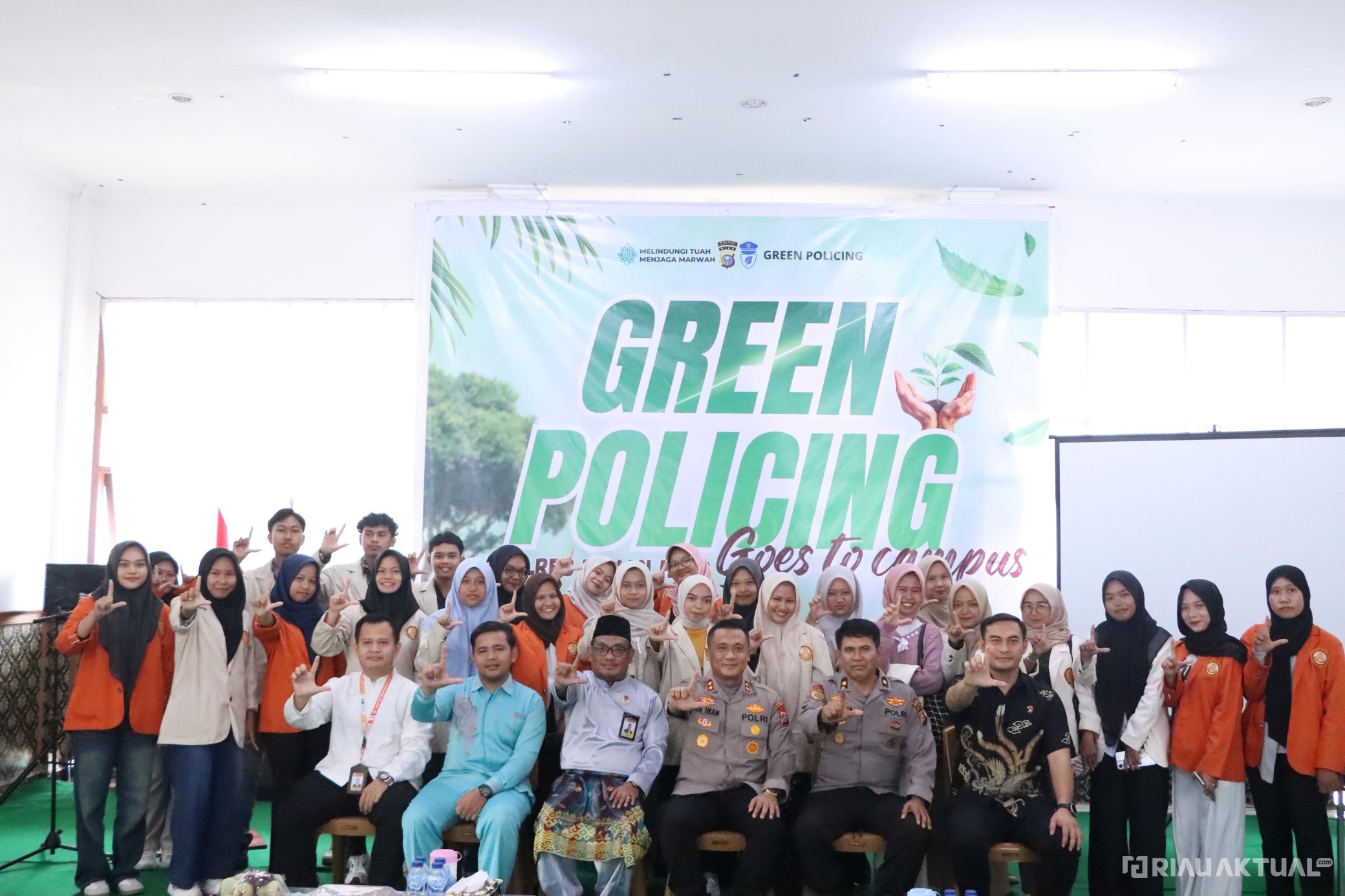 Kapolres Rohil Ajak Mahasiswa Jaga Lingkungan dan Tanam Pohon di Kampus ITR