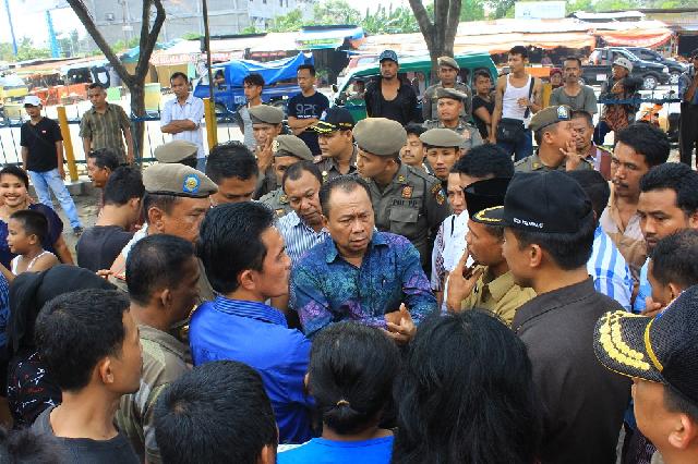 Usai Hearing, DPRD dan Tim Yustisi Tinjau Pasar Arengka