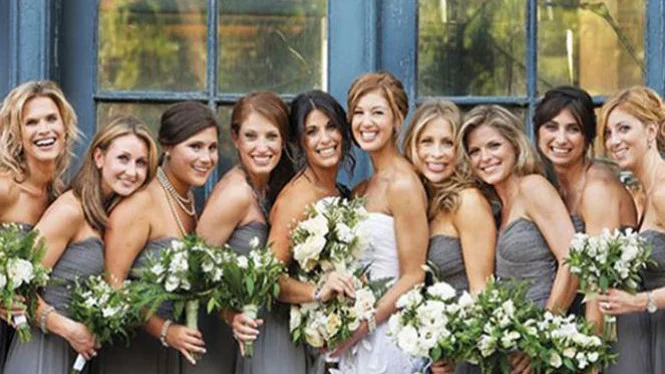 7 Rekomendasi Busana Bridesmaid untuk Wanita Gemuk