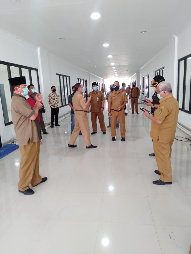 Progres Fisik Telah 95 Persen, Bupati Inhil Gesa Penyelesaian Ruang Isolasi Pasien Covid-19