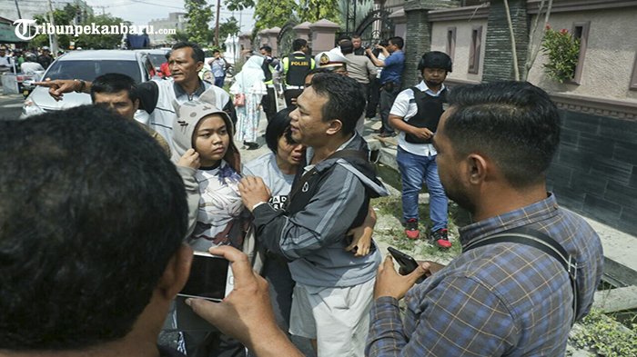 Kapolresta Pekanbaru Datangi Lokasi Perampokan Bersenjata, Polisi Kepung Rumah Terjadi Perampokan