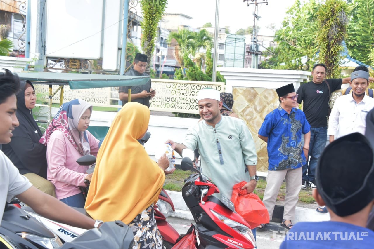 PWI Bengkalis dan Pemkab Berkolaborasi, Bagikan Takjil dan Gelar Bukber