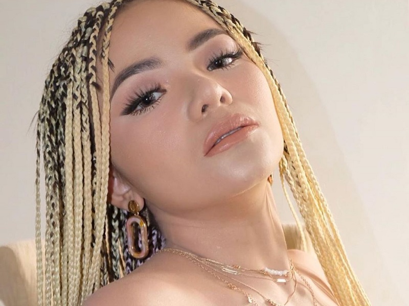 Lima Potret Menggoda Dinar Candy yang Lelang Celana Dalam Rp50 Juta