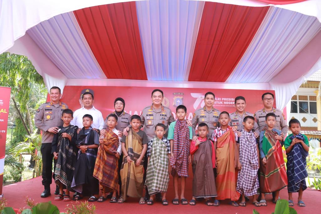 Ratusan Anak Ikuti Sunat Masal Polda Riau