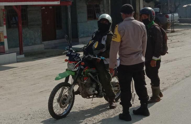 Polsubsektor Pelalawan Pantau Prokes Jalan Koridor PT RAPP