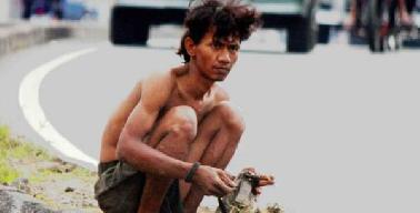 Orang Gila Bakar Dua Gerobak Roko, Pemilik Rugi Rp7 Juta