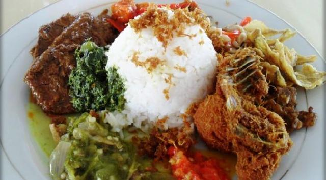 Tips Memilih Menu Sehat di Rumah Makan Padang