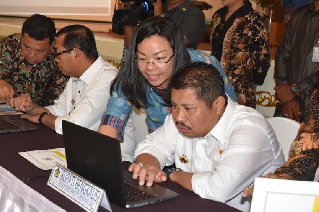 Bupati Amril Ikuti Panutan Penyampaian SPT Tahunan