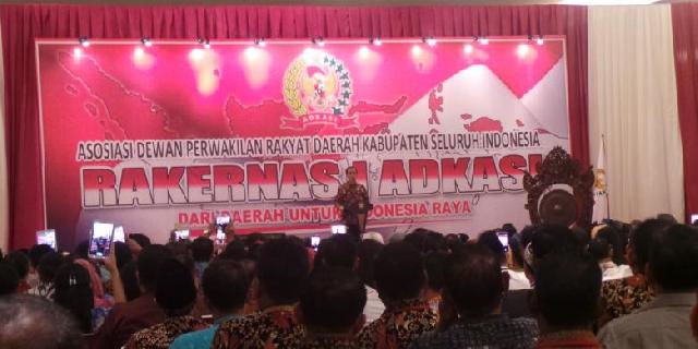 Ketika Jokowi Luluh Melihat Anggota DPRD Tak Naik Gaji Selama 13 Tahun...