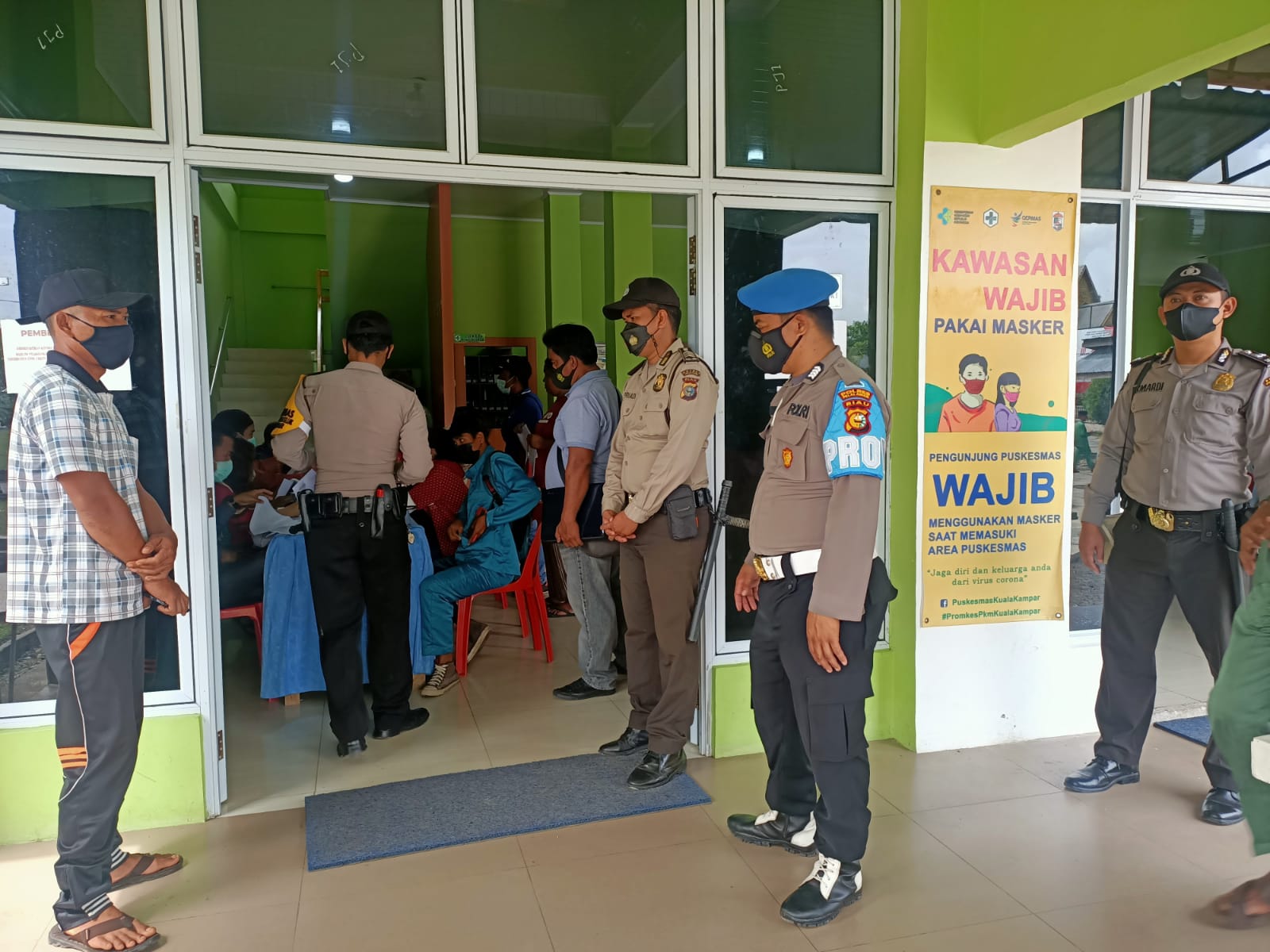 Polsek Kuala Kampar Pantau Giat Vaksinasi di Puskesmas