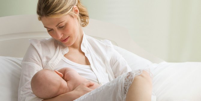 Apa Boleh Membangunkan Bayi untuk Menyusui Bayi Ketika Sedang Tidur?