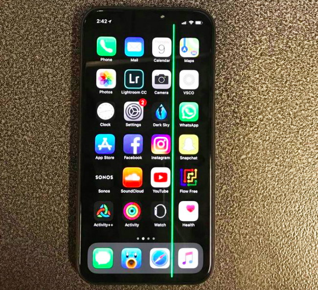 Waaaah, Pengguna Keluhkan Garis Hijau di Layar iPhone X