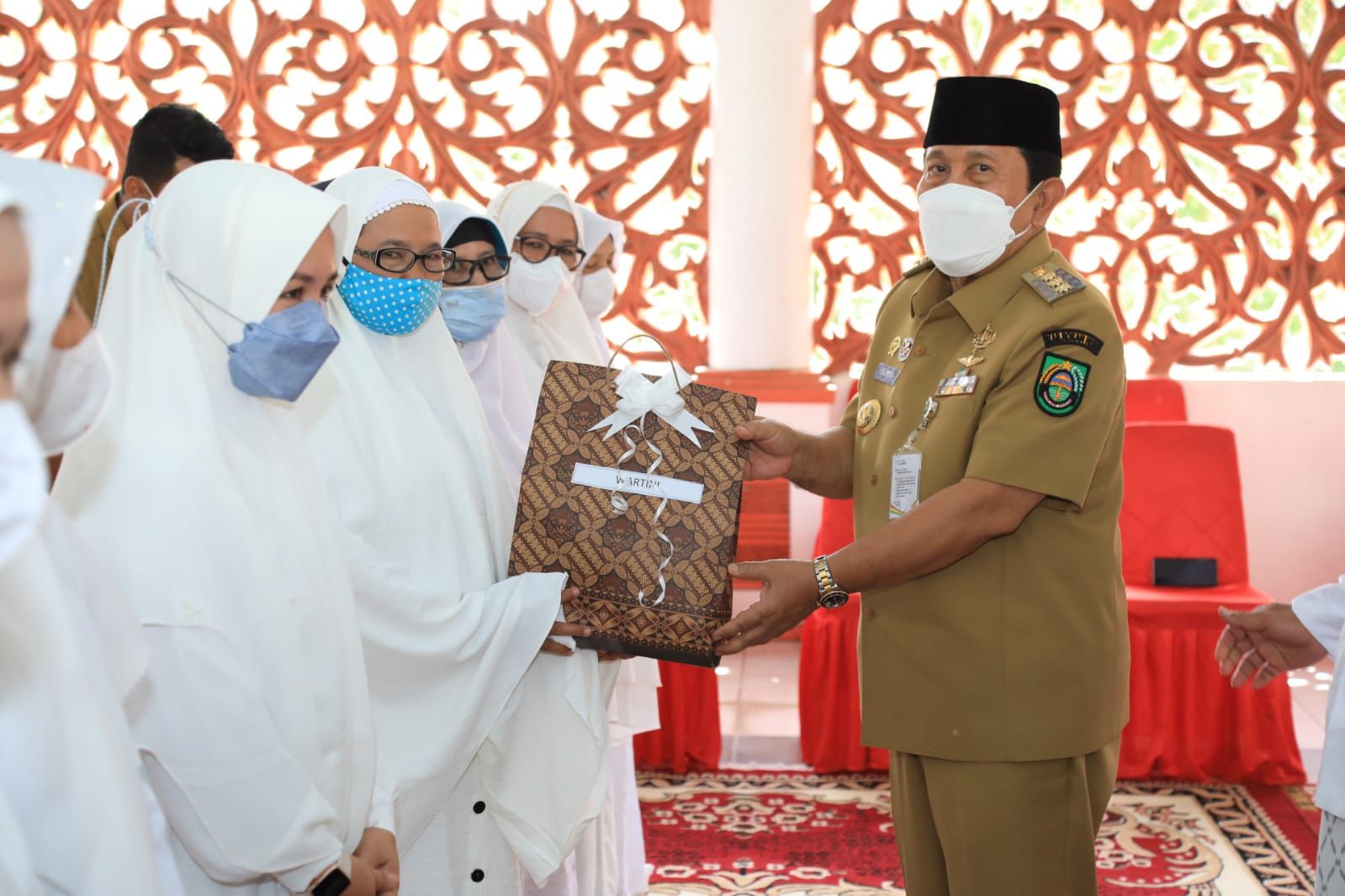 Bupati Rohul Lepas Keberangkatan 26 Jamaah Calon Haji