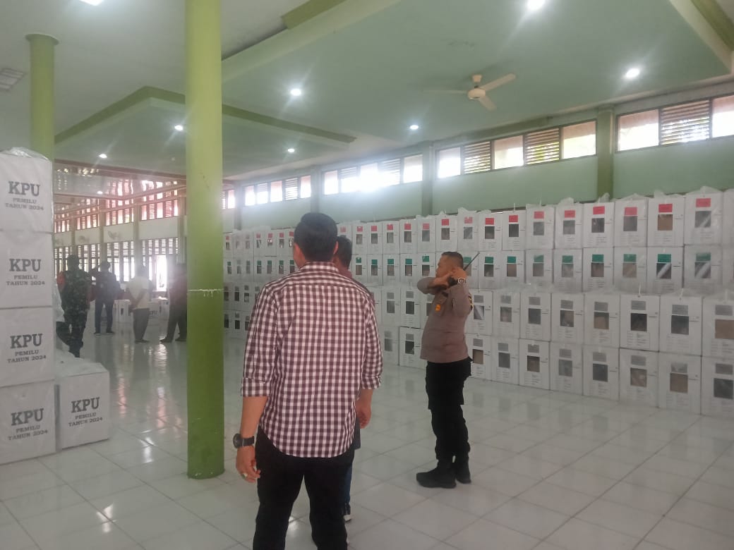 Polsek Tampan Lakukan Pengecekan Gudang PPK dalam Pergeseran Kotak Suara