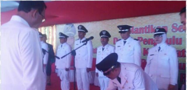 Bupati Rohil Lantik 13 Penghulu Terpilih dari Tiga Kecamatan