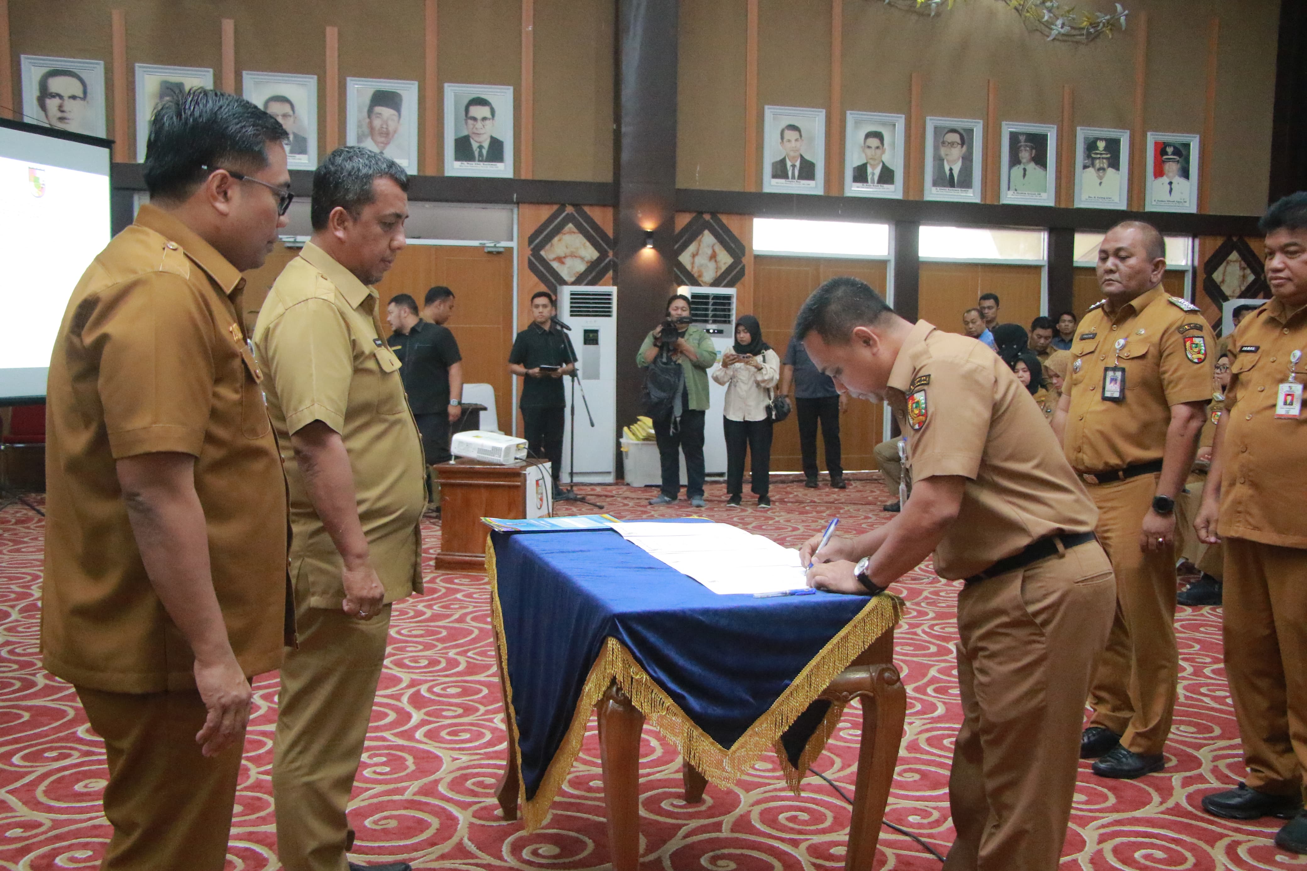 DPA Tahun 2025 Diserahkan, Seluruh Kepala OPD Pemko Pekanbaru Diingatkan Kerja Sesuai Regulasi