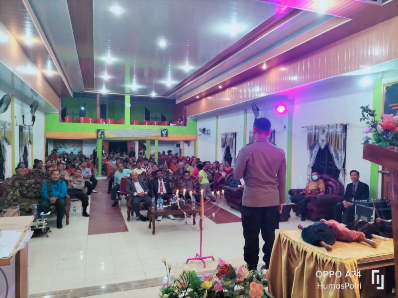 Polsek Kandis Sambangi Jemaat Gereja, Sampaikan Pesan Pilkada Damai