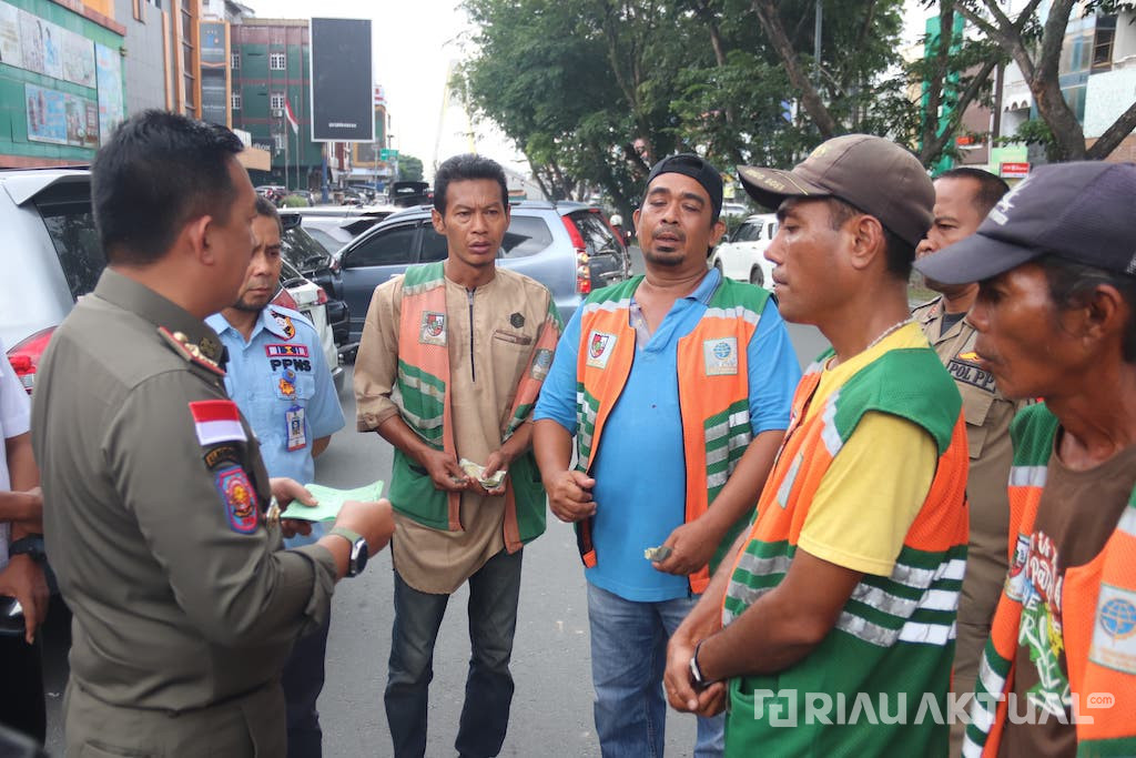 Tarif Parkir Turun, Satpol PP Pekanbaru Turut Sosialisasikan ke Jukir dan Masyarakat
