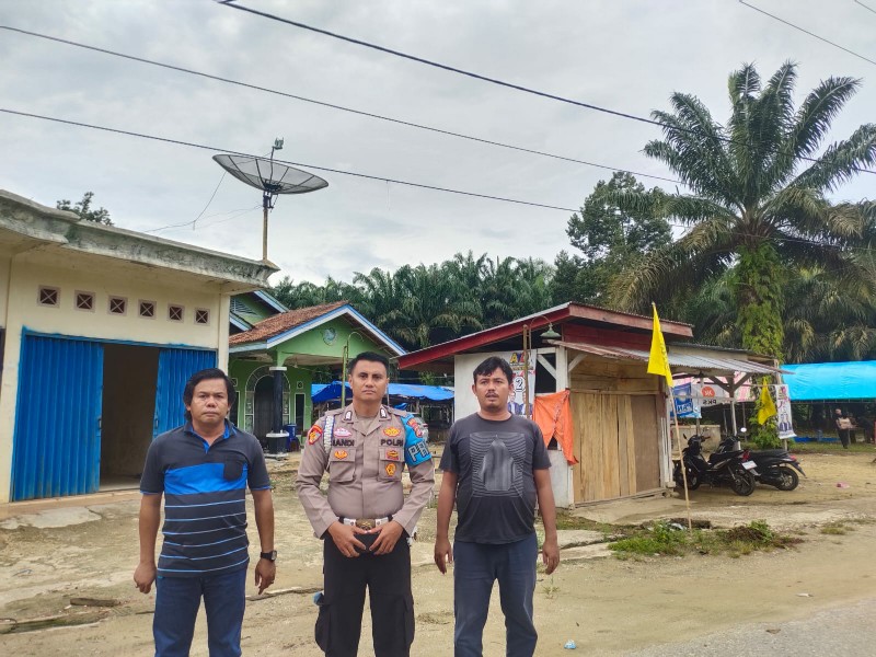 Polsek Singingi Hilir Amankan Kampanye Dialogis Paslon Cabup-Cawabup Kuansing 2024 di Desa Muara Bahan