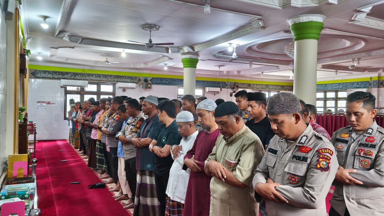 Polres Kampar Gelar Salat Ghoib untuk Driver Ojol Affan Kurniawan